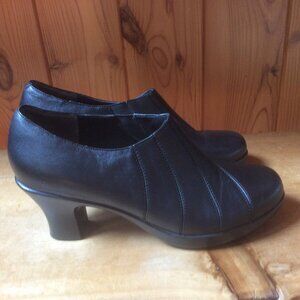 Dansko Bennett Black Nappa Leather EUC Minimalist Slip-On Pump Size 40/9.5-10